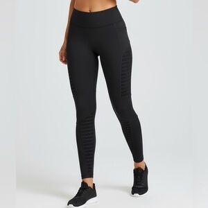 002 ACTVWR: AQ Sport Leggings size S